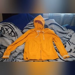 Mitchell and Ness, Men L, and yellow/gold in color.